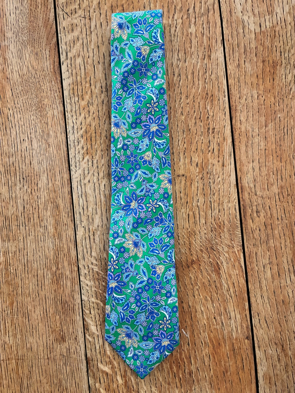 Men's Green Floral Silk-Effect Tie with Blue and Gold Accents
